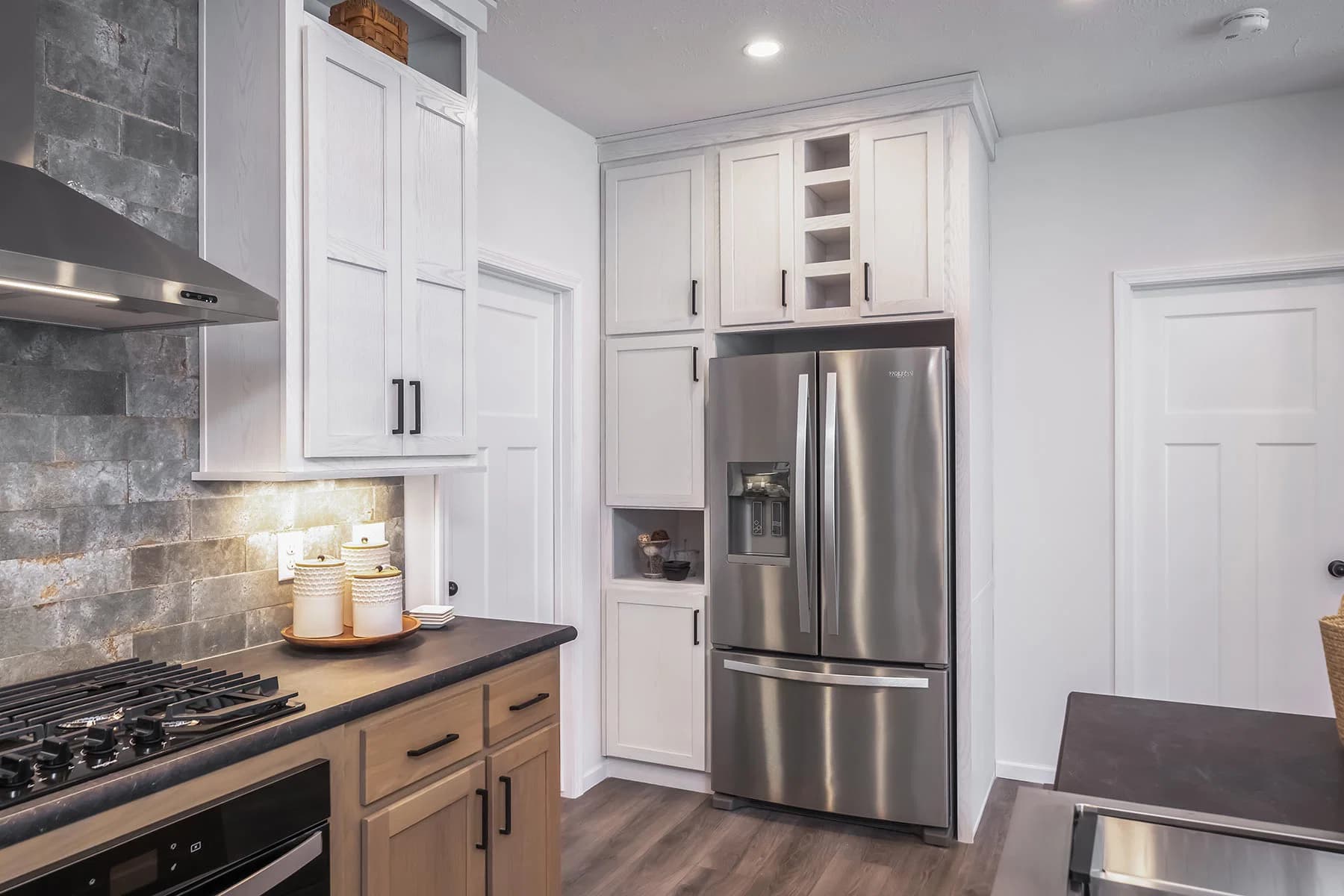 Big sky kitchen home features