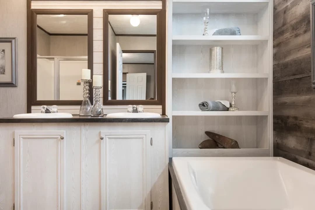 The seaside 3 bathroom home features