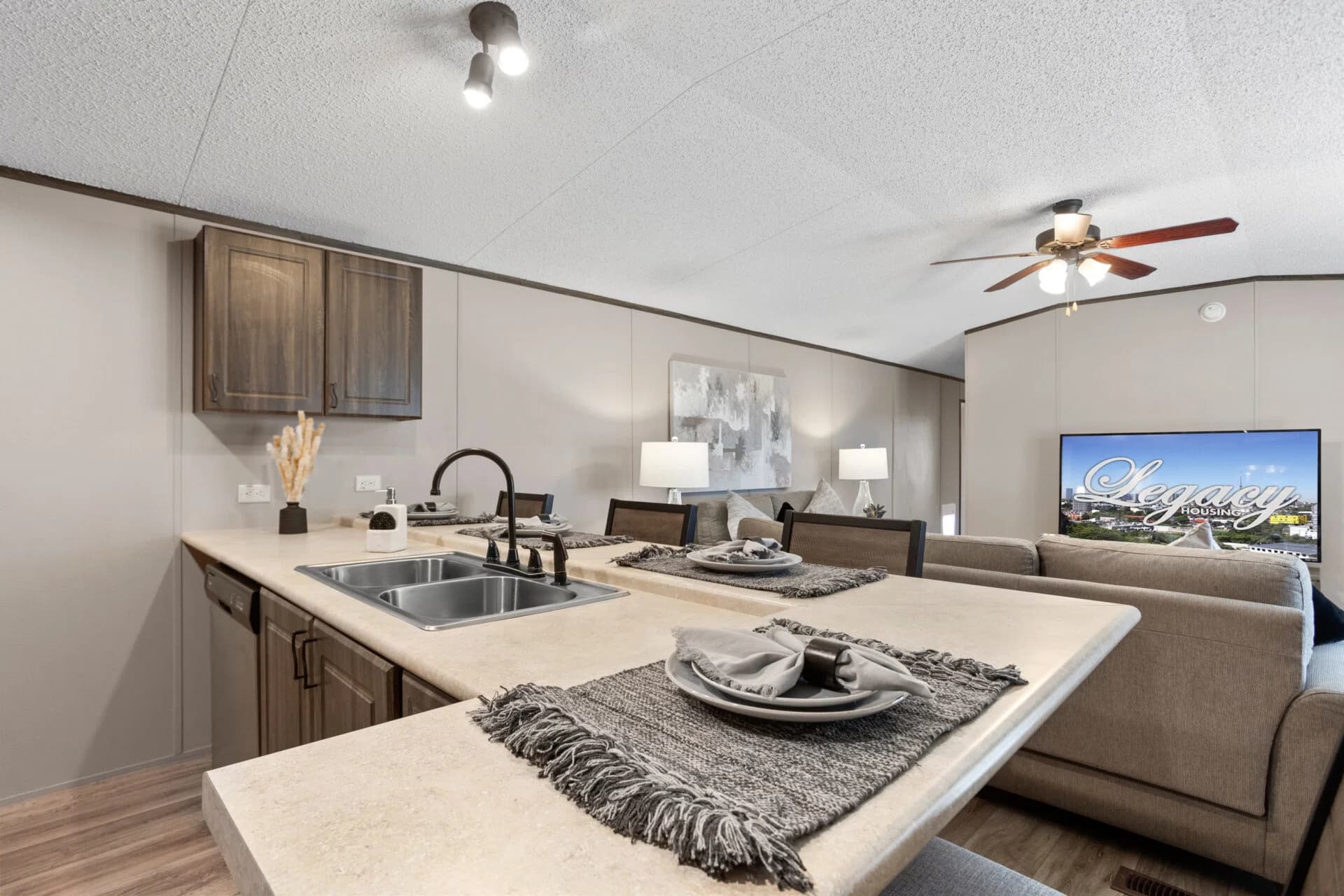 Classic c-1672-32c kitchen home features
