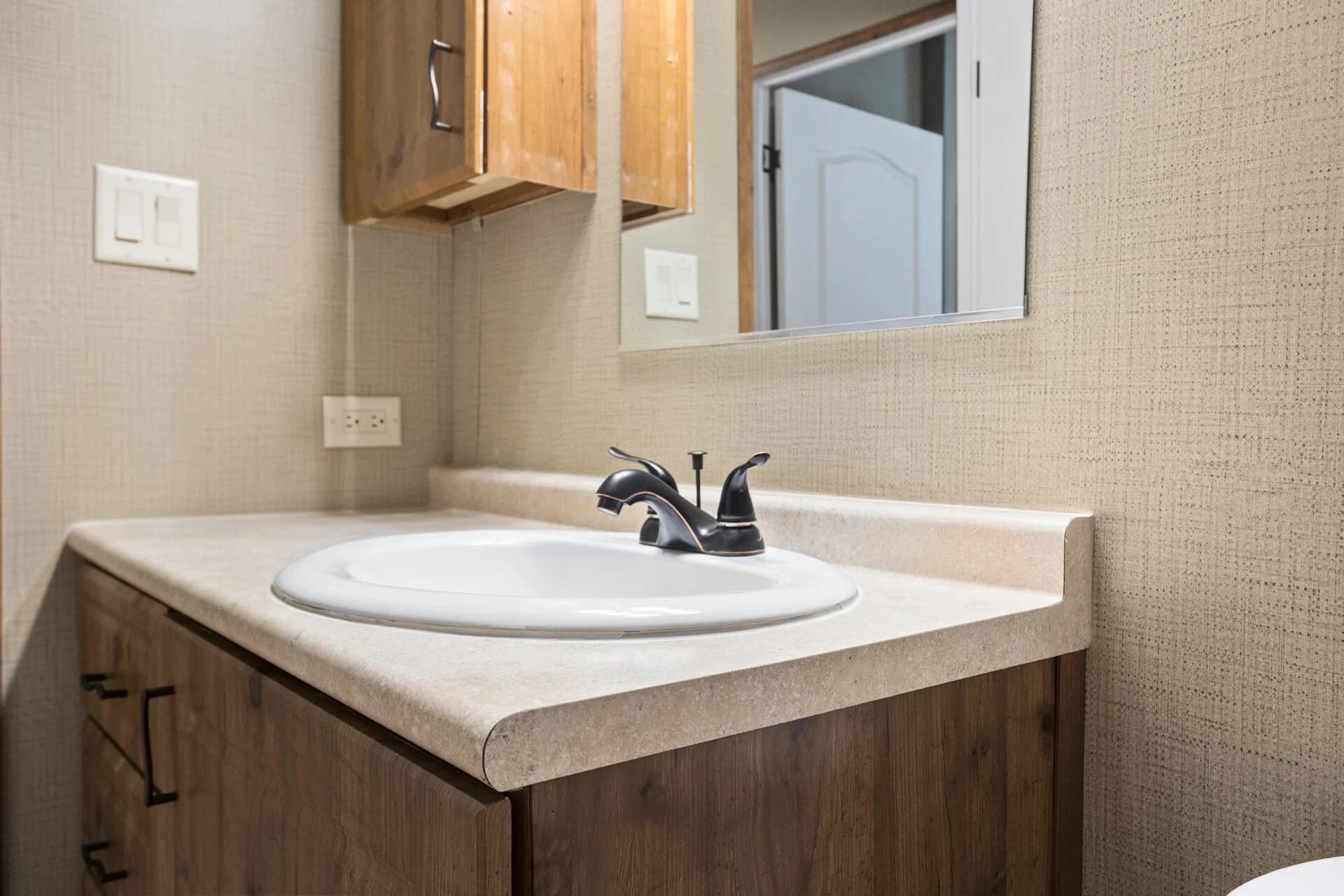 Classic c-1868-32a bathroom home features
