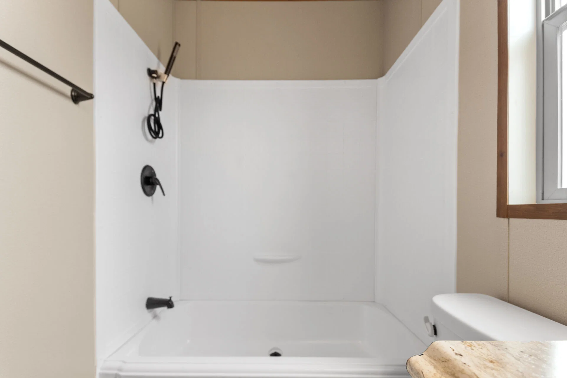 Heritage h-3260-32a bathroom home features