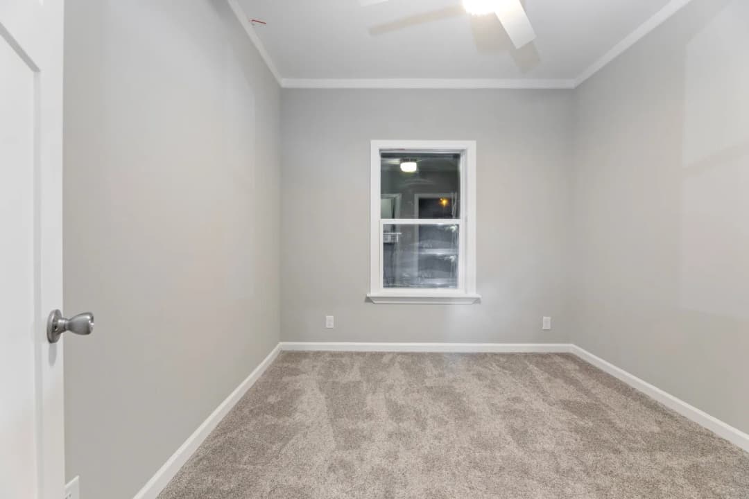 Buncic 28684b bedroom home features