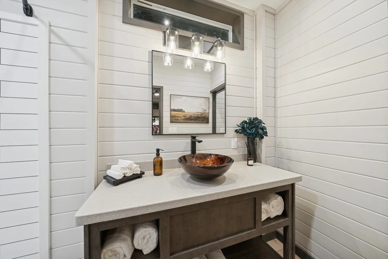 Cottonwood 14361h bathroom home features