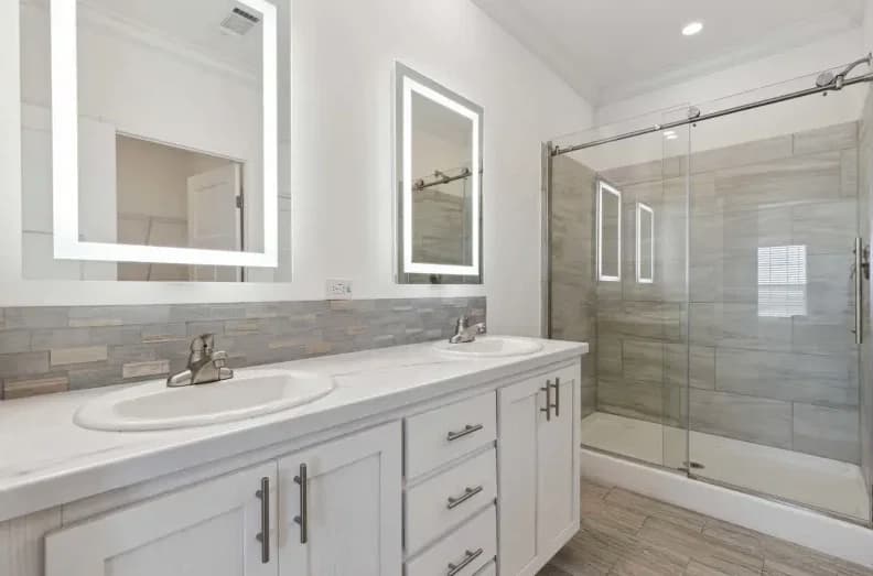 Mullett bathroom home features
