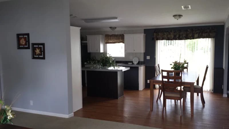 Wayne 2860 interior home features