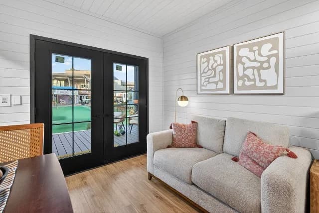 The bungalow 14491a interior home features