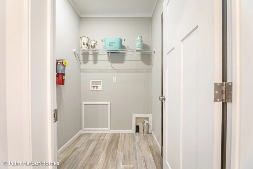 Levy 28482a interior home features