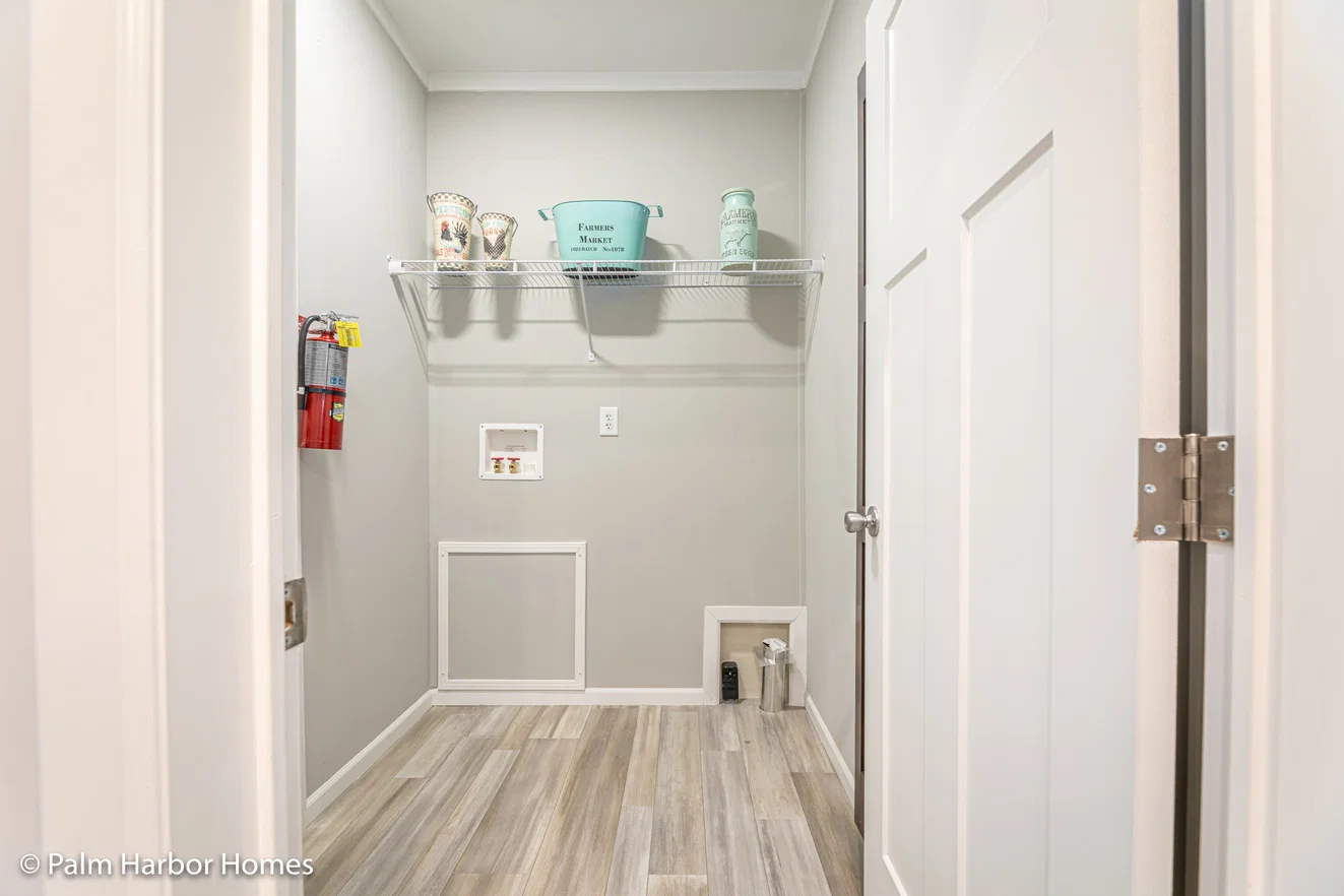 Levy 28482a interior home features