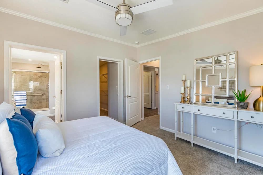 Yarbo bedroom home features