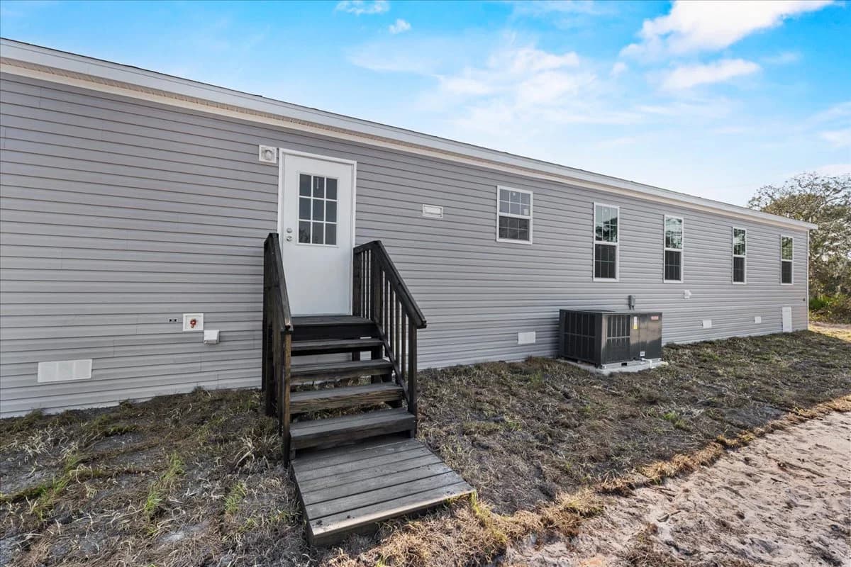 114 mark avenue, lady lake, florida 32159 (sold) 265,300 exterior home features