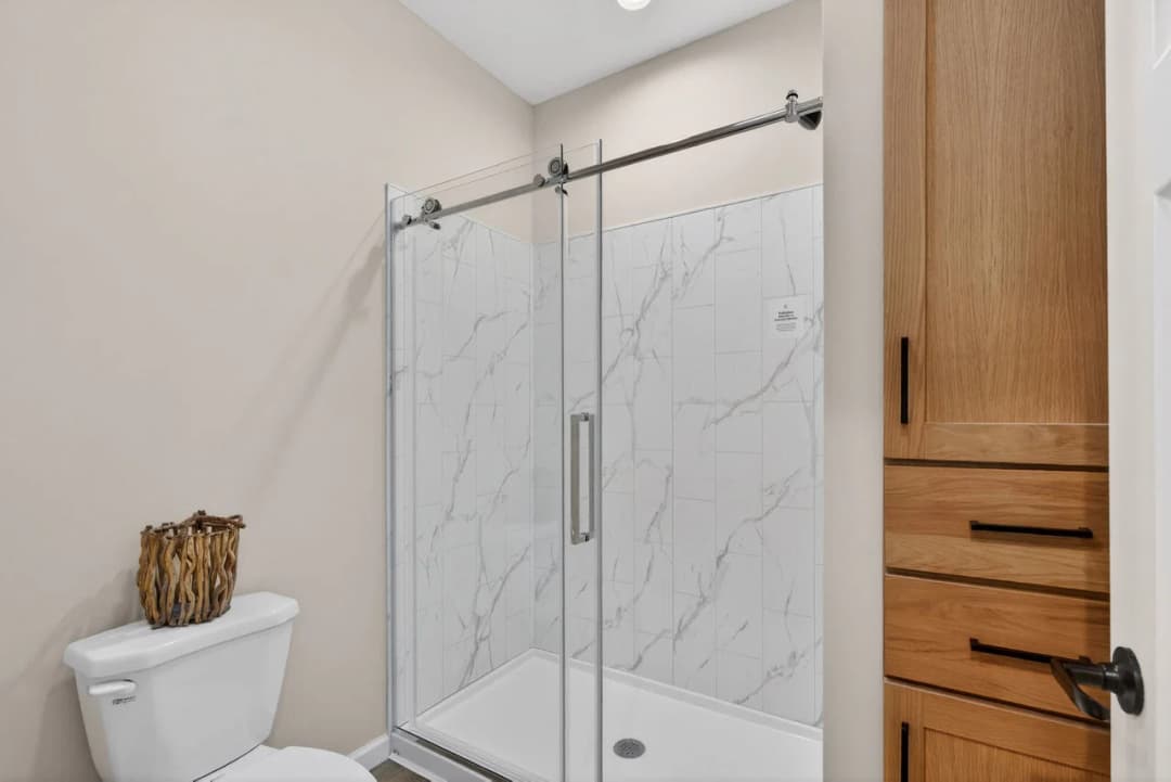 Emerald sky bathroom home features