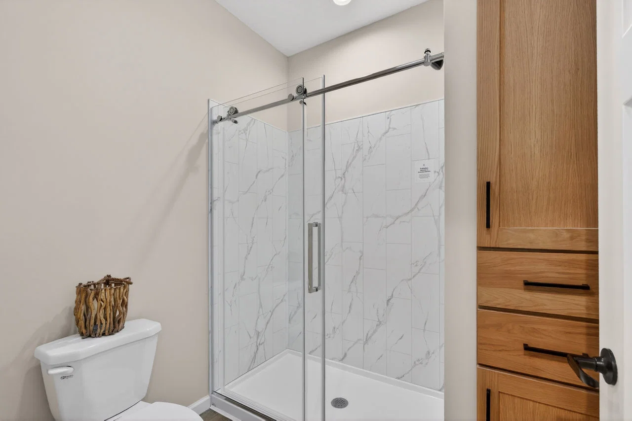 Emerald sky bathroom home features
