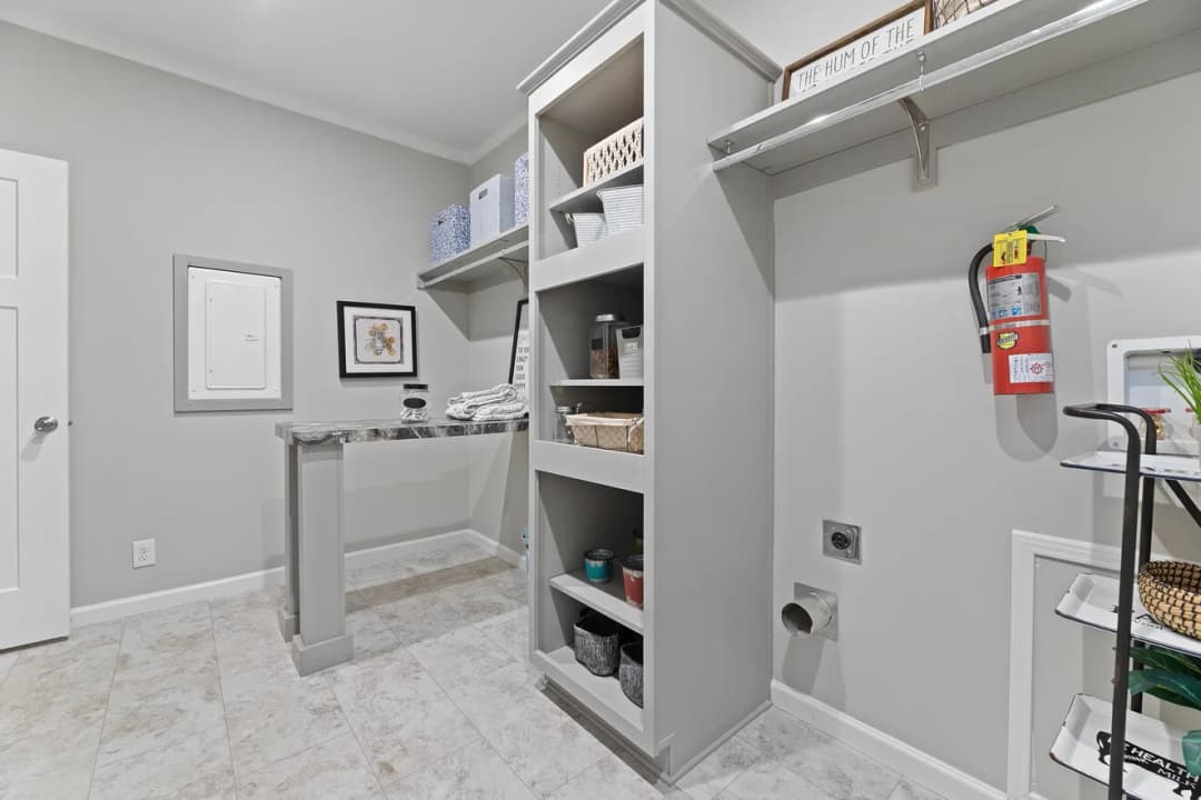 Buncic 28684b interior home features