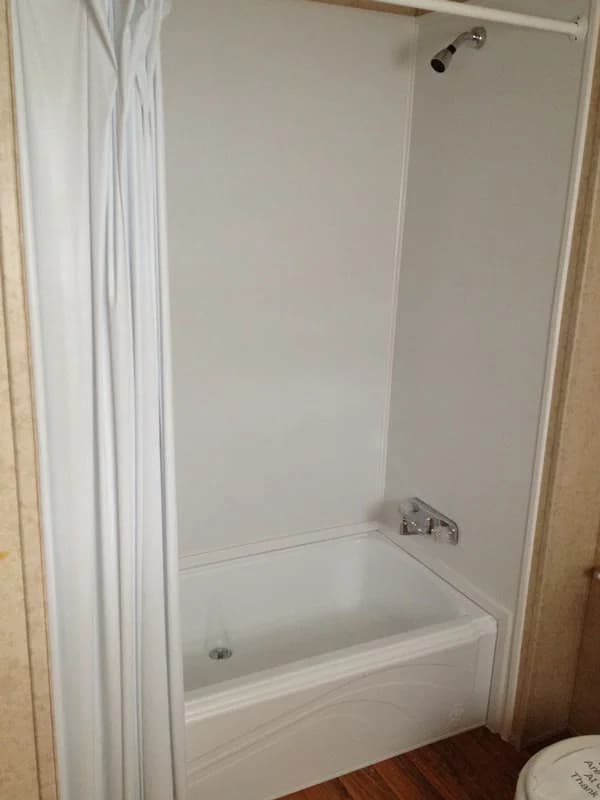 Zack 2840 bathroom home features