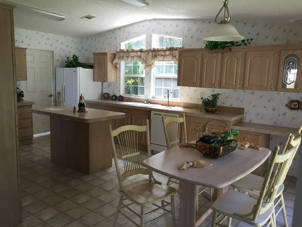 Romeo 4272 kitchen and hero home features