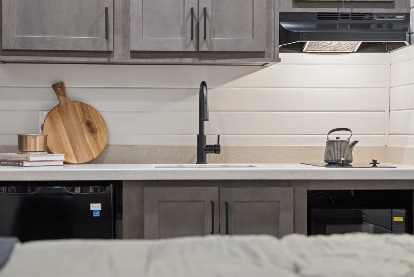 Cottonwood 14361h kitchen home features