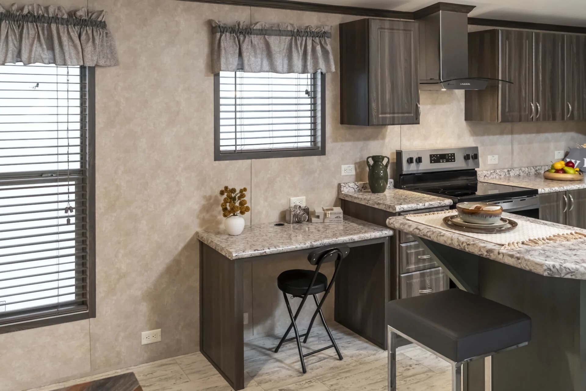 Classic c-3256-42b kitchen home features