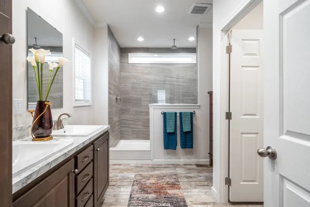 1444 carolina bathroom home features