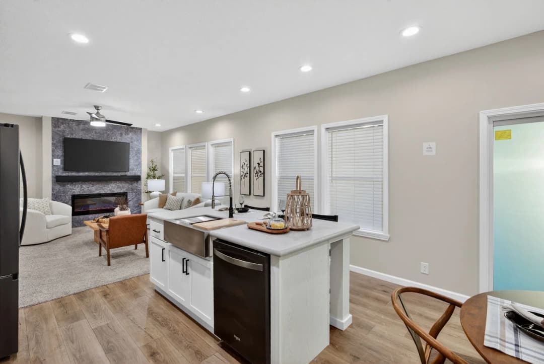 Emerald sky kitchen home features