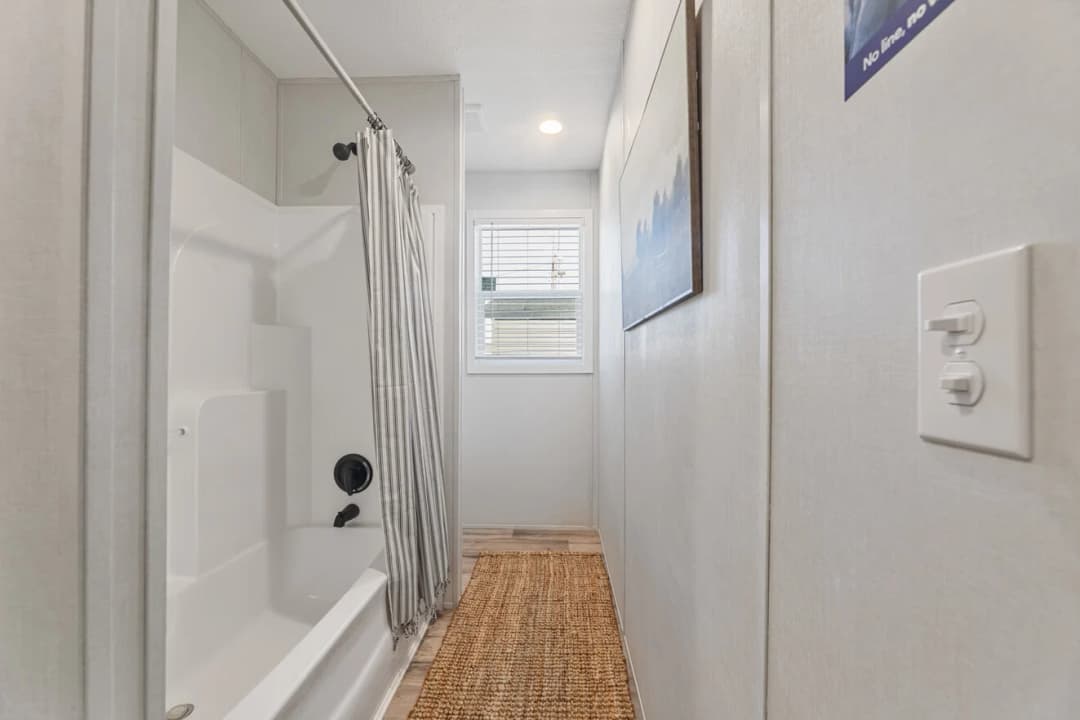 Vivid 28603n bathroom home features