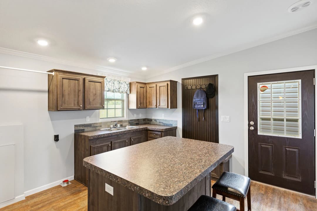 Taylor 2856 kitchen home features