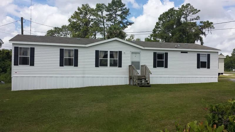 Wayne 2860 hero, elevation, and exterior home features
