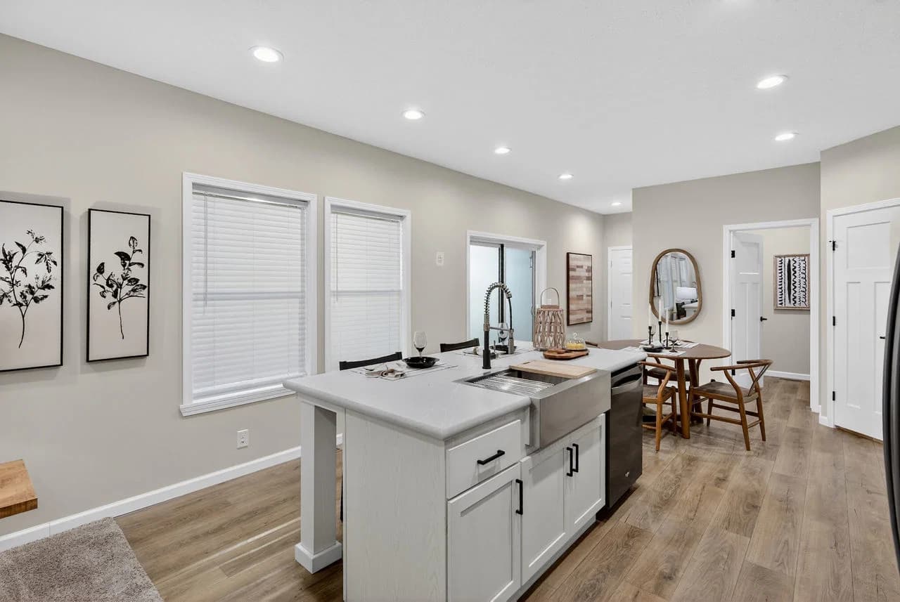 Emerald sky kitchen home features
