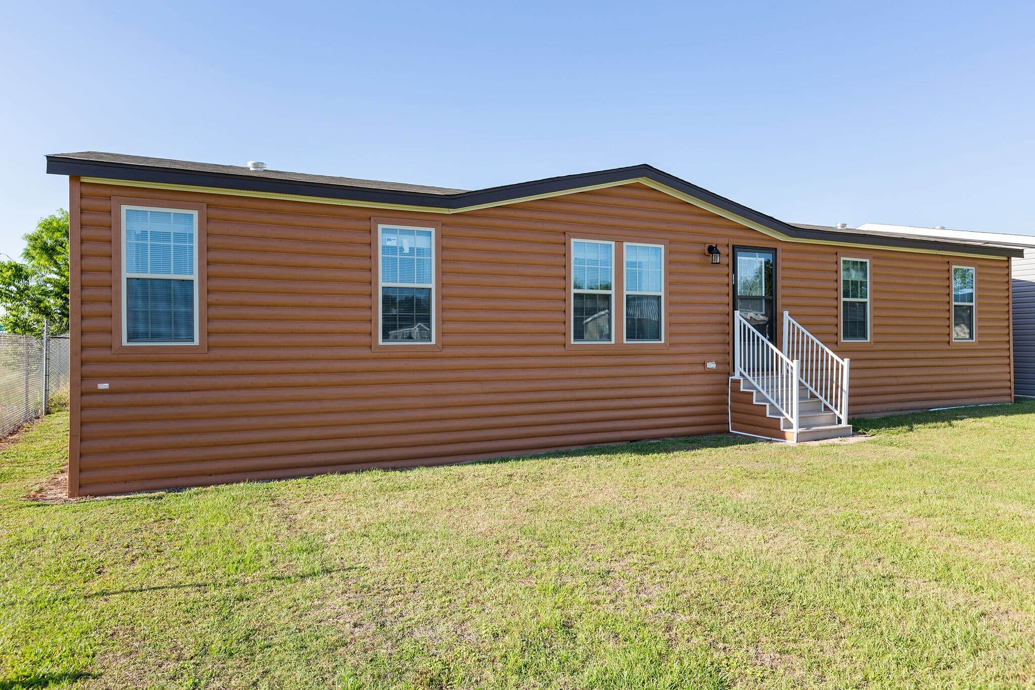 Taylor 2856 exterior home features
