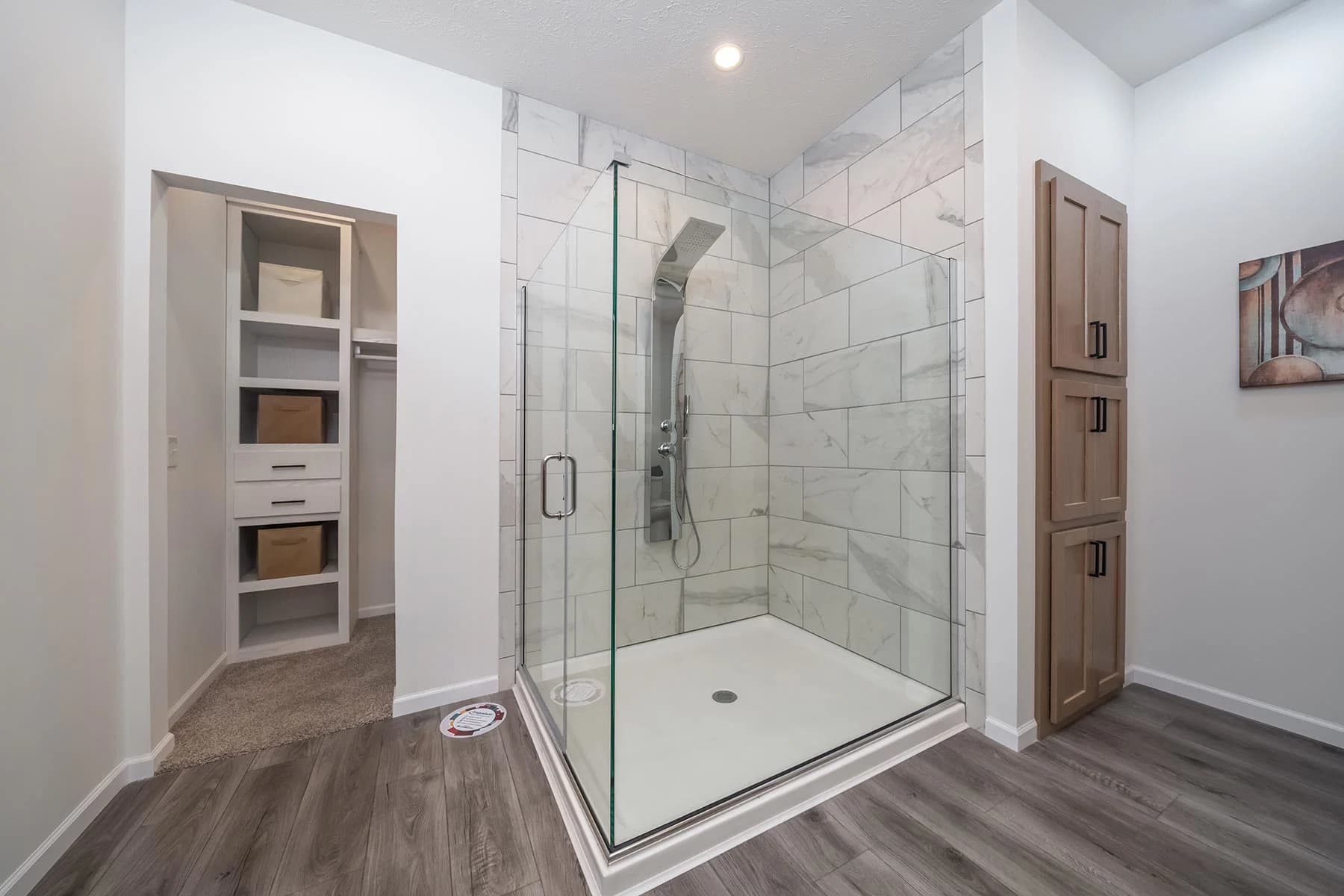 Big sky bathroom home features