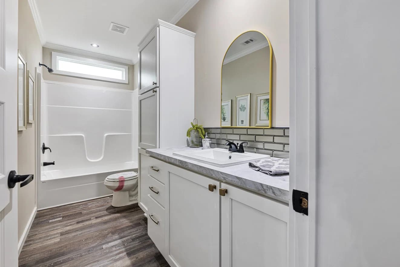 Pierce 28562a bathroom home features