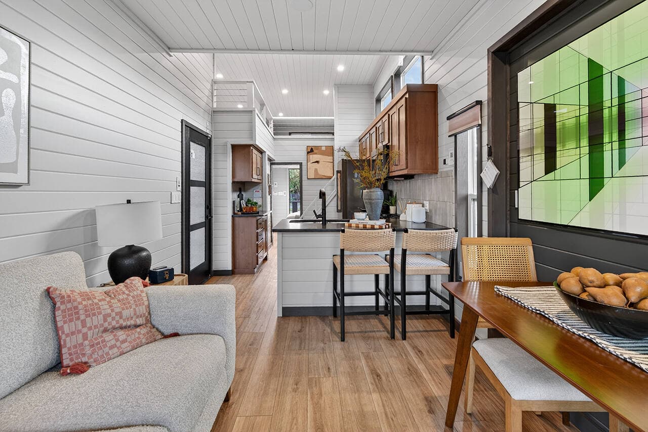 The bungalow 14491a interior home features