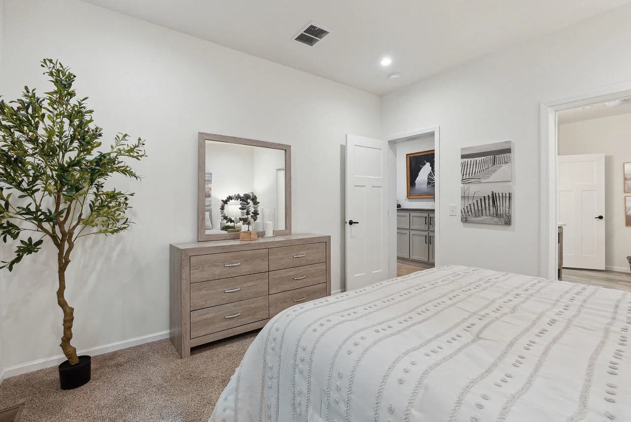 Little sky bedroom home features