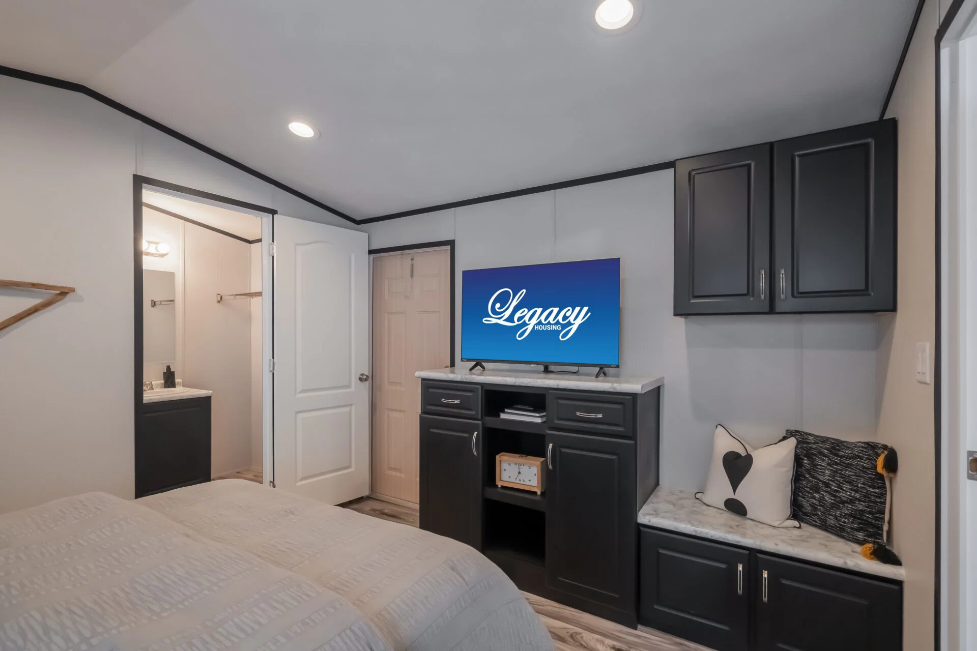 Select s-1240-11fla bedroom home features