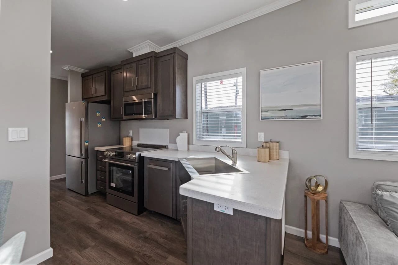 Wedge 13442s kitchen home features