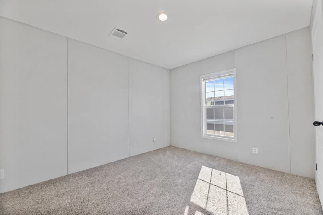 Vivid 28603n bedroom home features