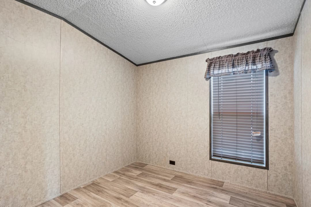 Classic c-1680-32d bedroom home features