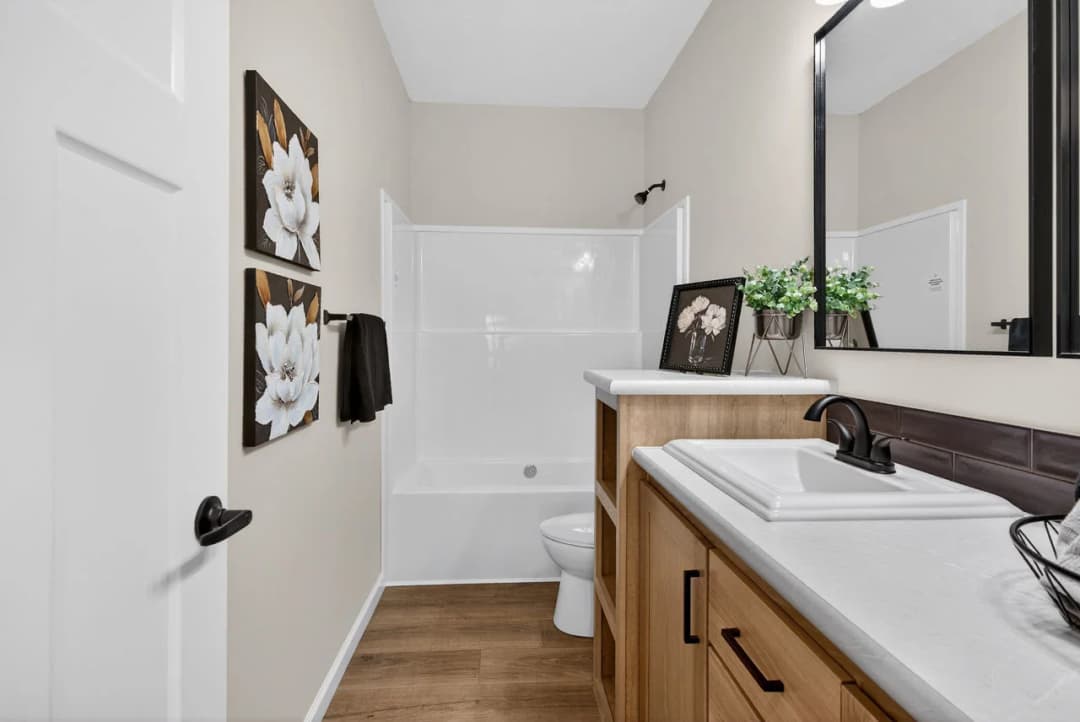 Emerald sky bathroom home features