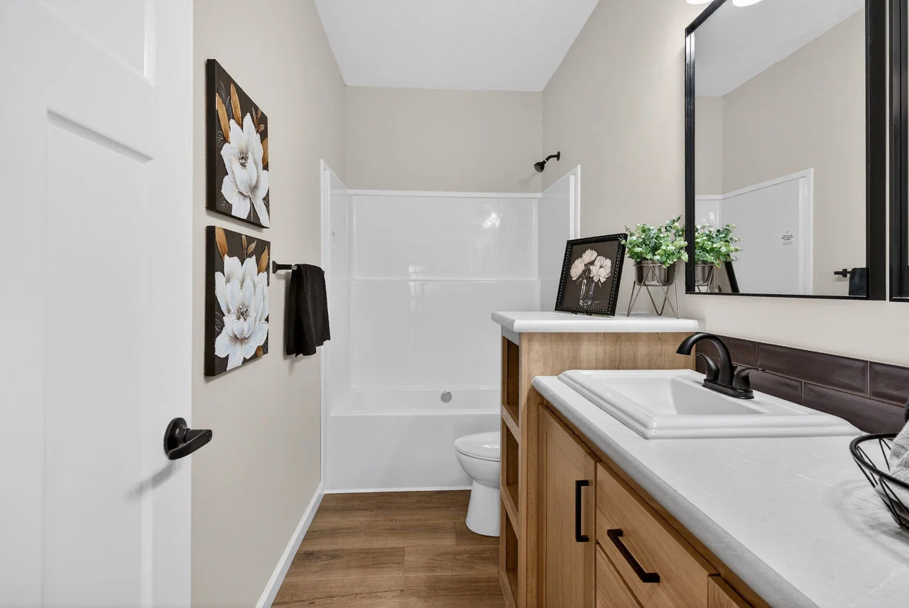 Emerald sky bathroom home features