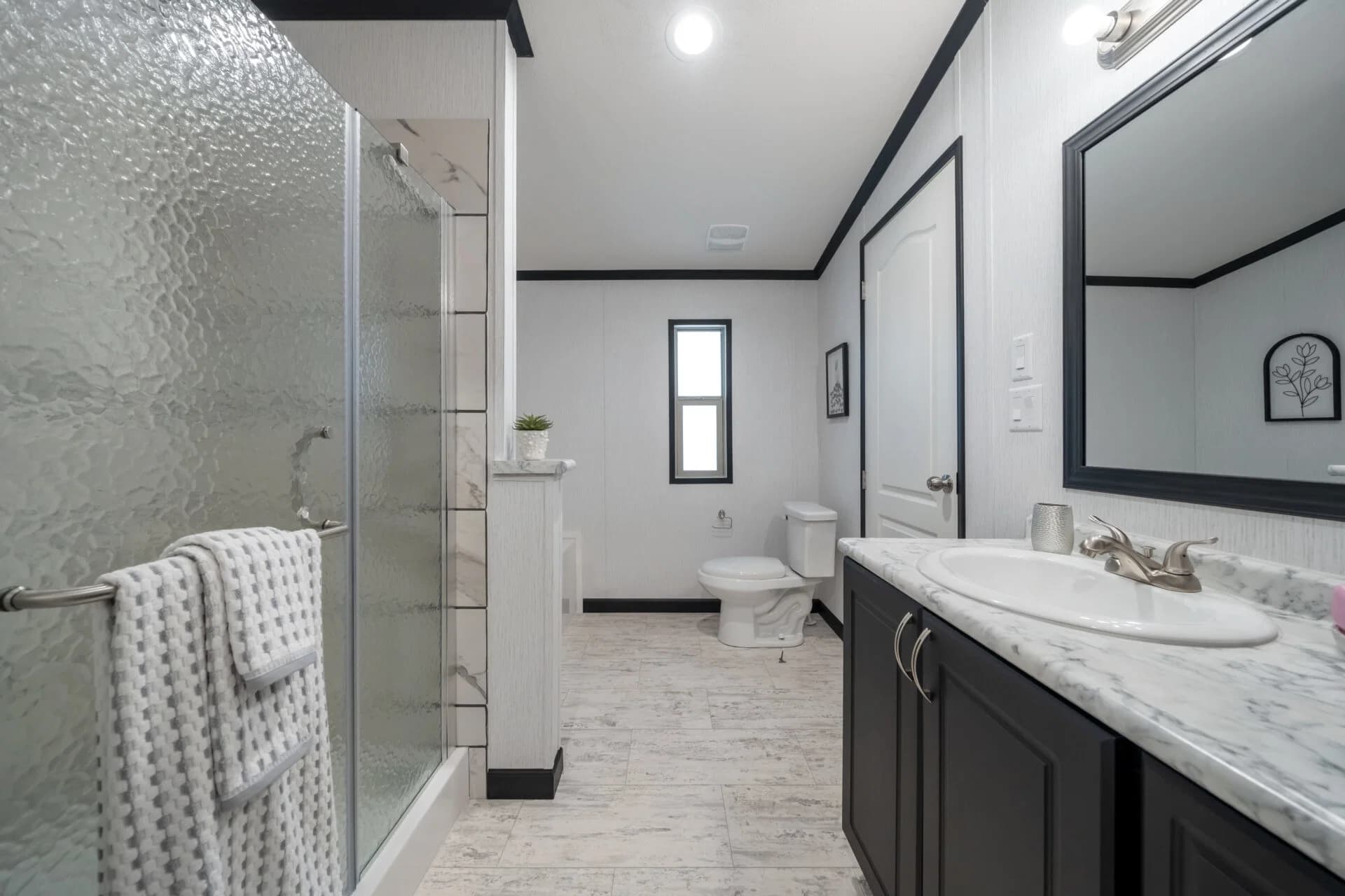 Classic c-1680-32m bathroom home features