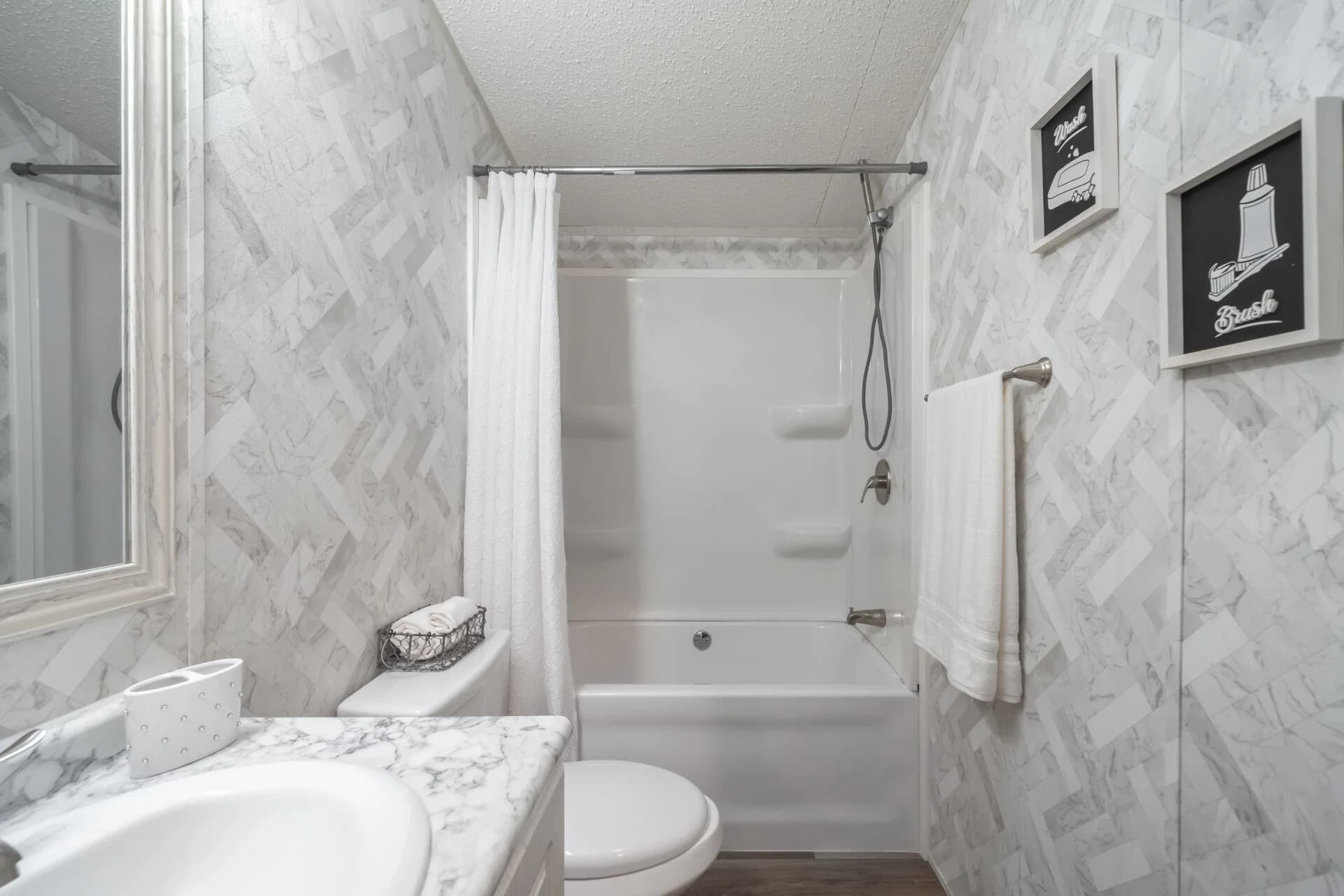Classic c-1660-21fka bathroom home features