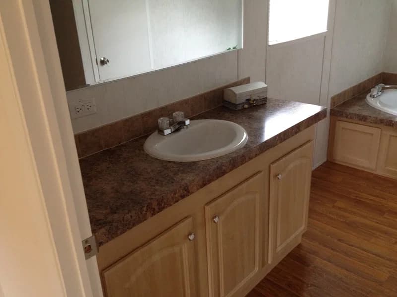 Danielle 2844 bathroom home features