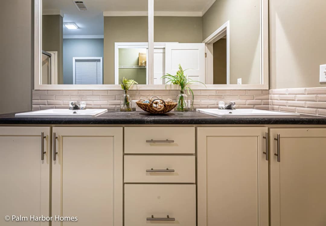 Summer breeze iv 28522d bathroom home features