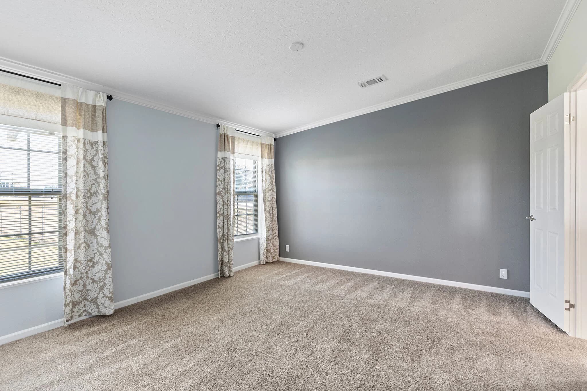 Taylor 2856 interior home features