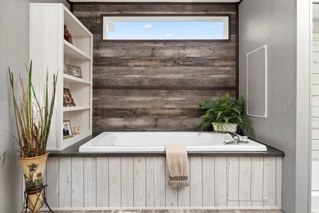 The seaside bathroom home features