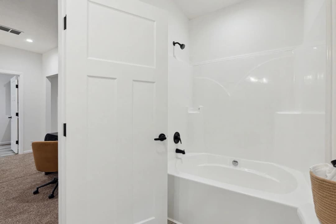 Little sky bathroom home features