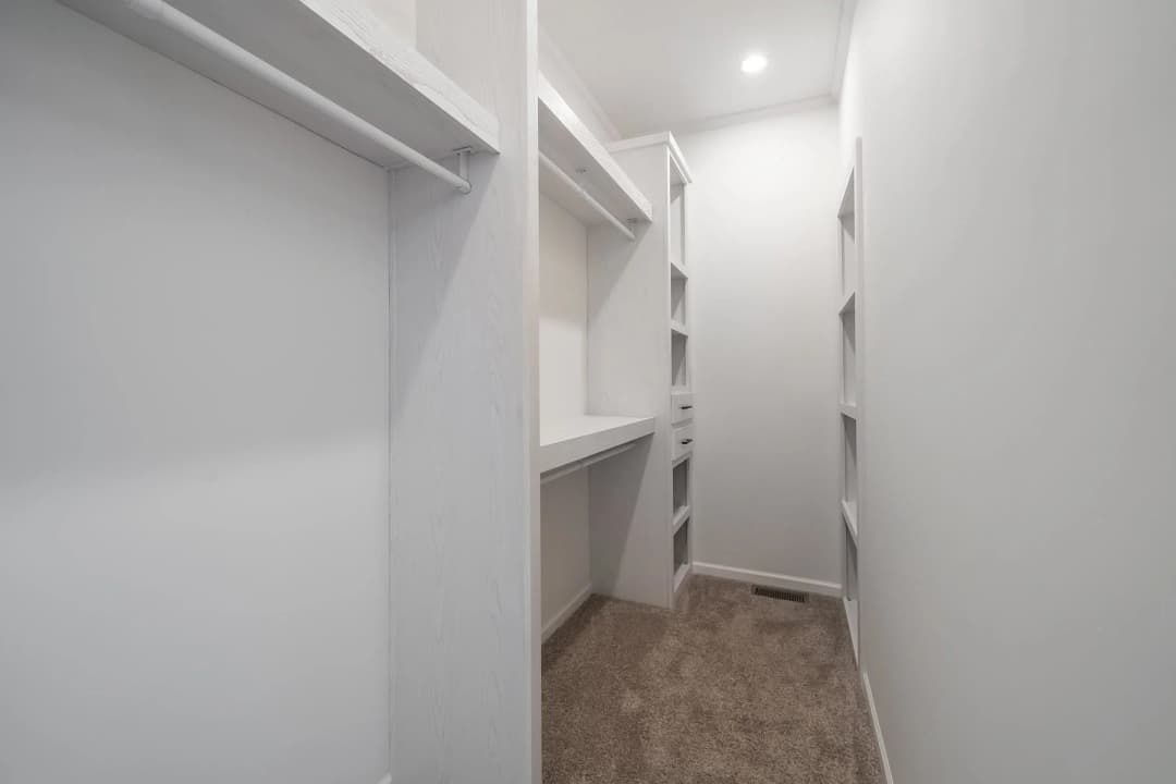 Big sky interior home features