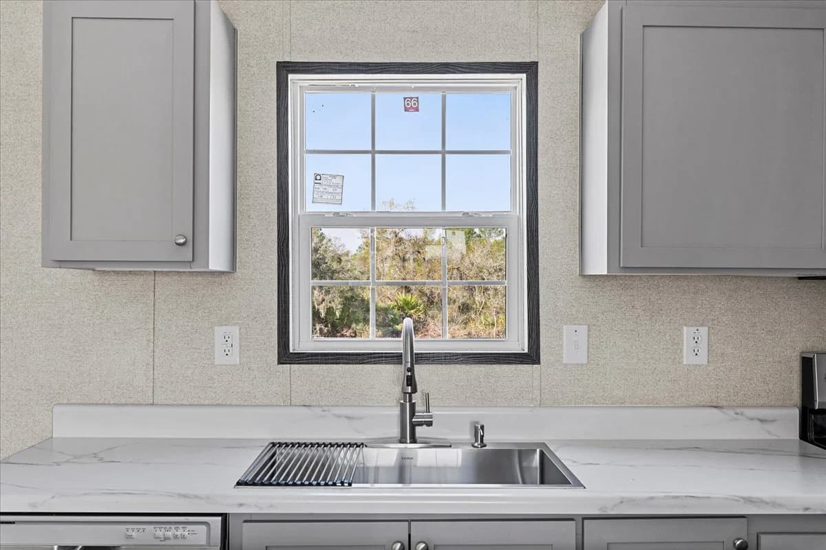 114 mark avenue, lady lake, florida 32159 (sold) 265,300 interior and kitchen home features