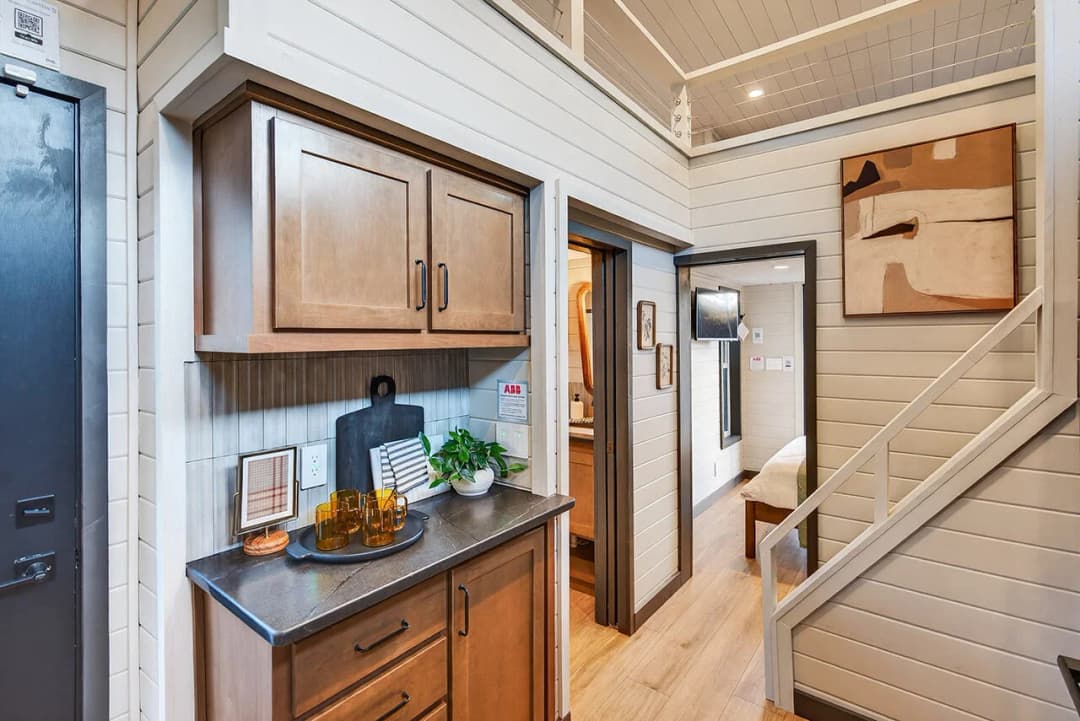 The bungalow 14491a interior home features