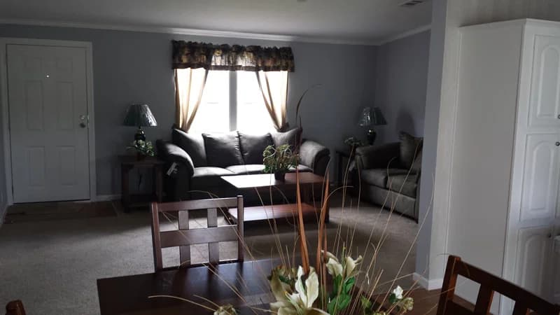 Wayne 2860 interior home features