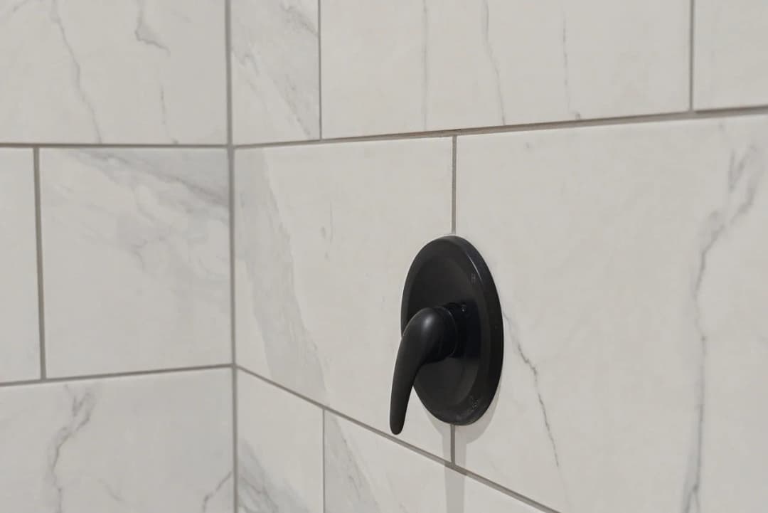 Little sky bathroom home features